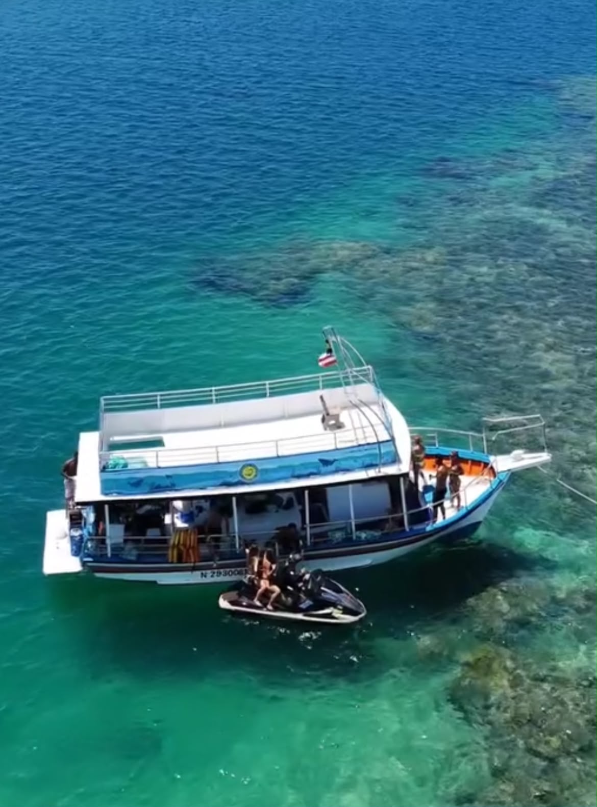 Passeio de barco com jet ski nos recifes de Corumbau
