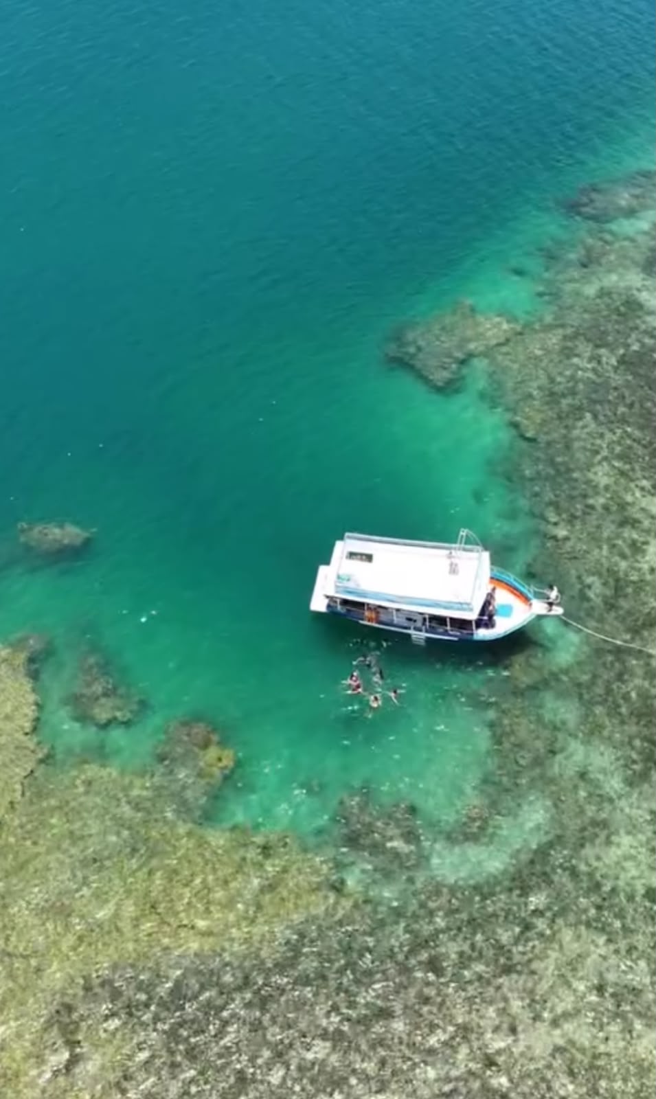 Mergulho de snorkel a partir do barco em Corumbau